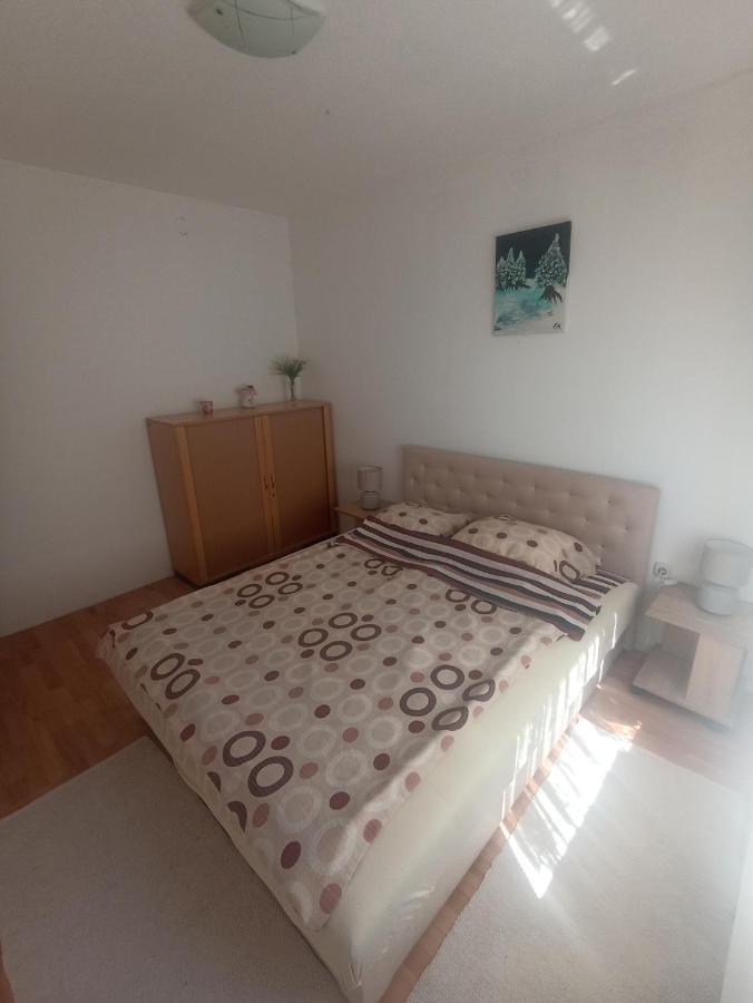 Sleep & Fly - Sarajevo Airport Apartment Eksteriør bilde