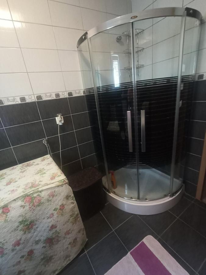 Sleep & Fly - Sarajevo Airport Apartment Eksteriør bilde