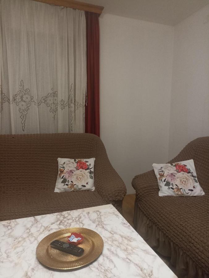 Sleep & Fly - Sarajevo Airport Apartment Eksteriør bilde