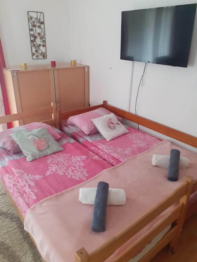 Sleep & Fly - Sarajevo Airport Apartment Eksteriør bilde