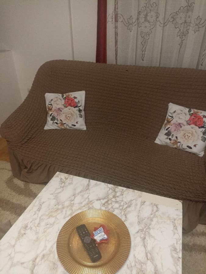 Sleep & Fly - Sarajevo Airport Apartment Eksteriør bilde