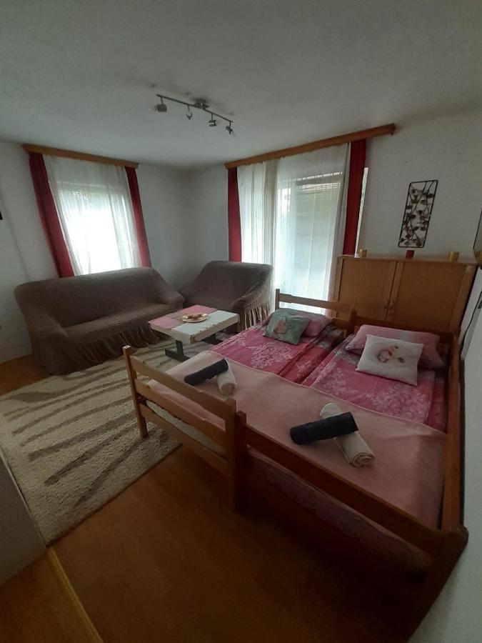 Sleep & Fly - Sarajevo Airport Apartment Eksteriør bilde