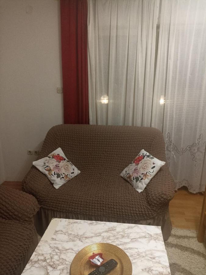 Sleep & Fly - Sarajevo Airport Apartment Eksteriør bilde